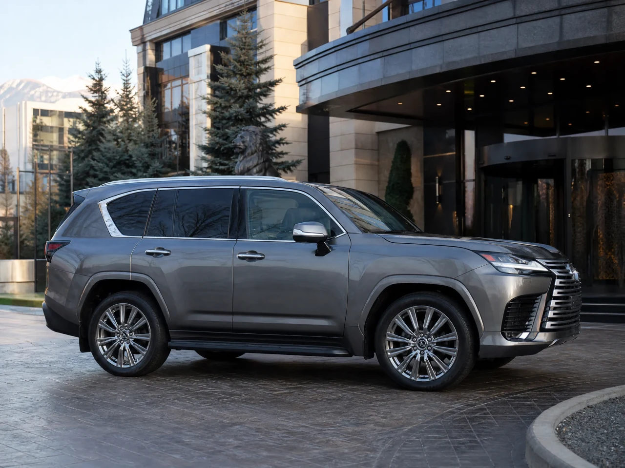 Lexus LX — сбоку