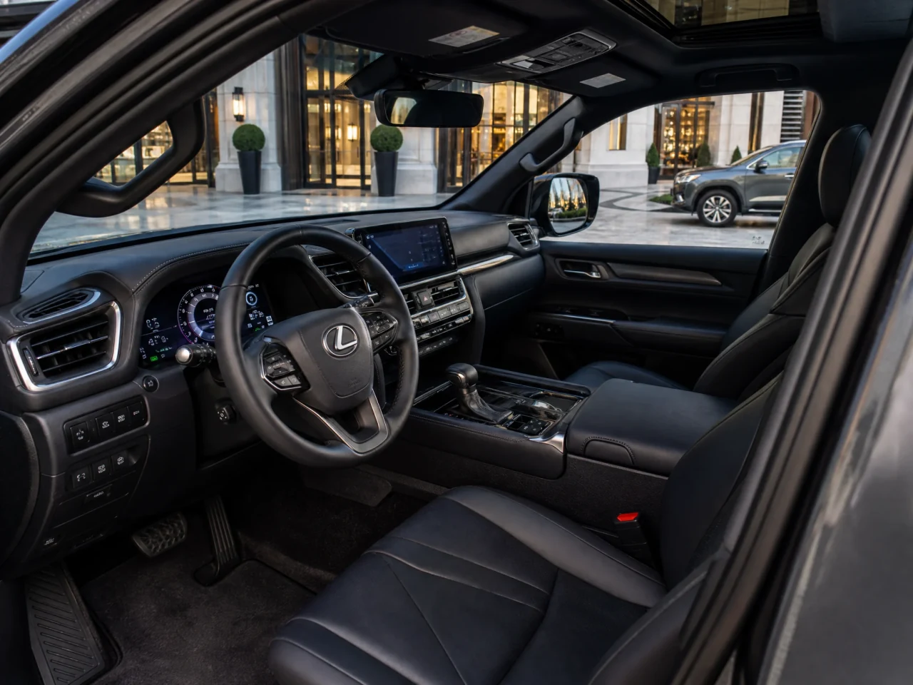 Lexus LX — салон