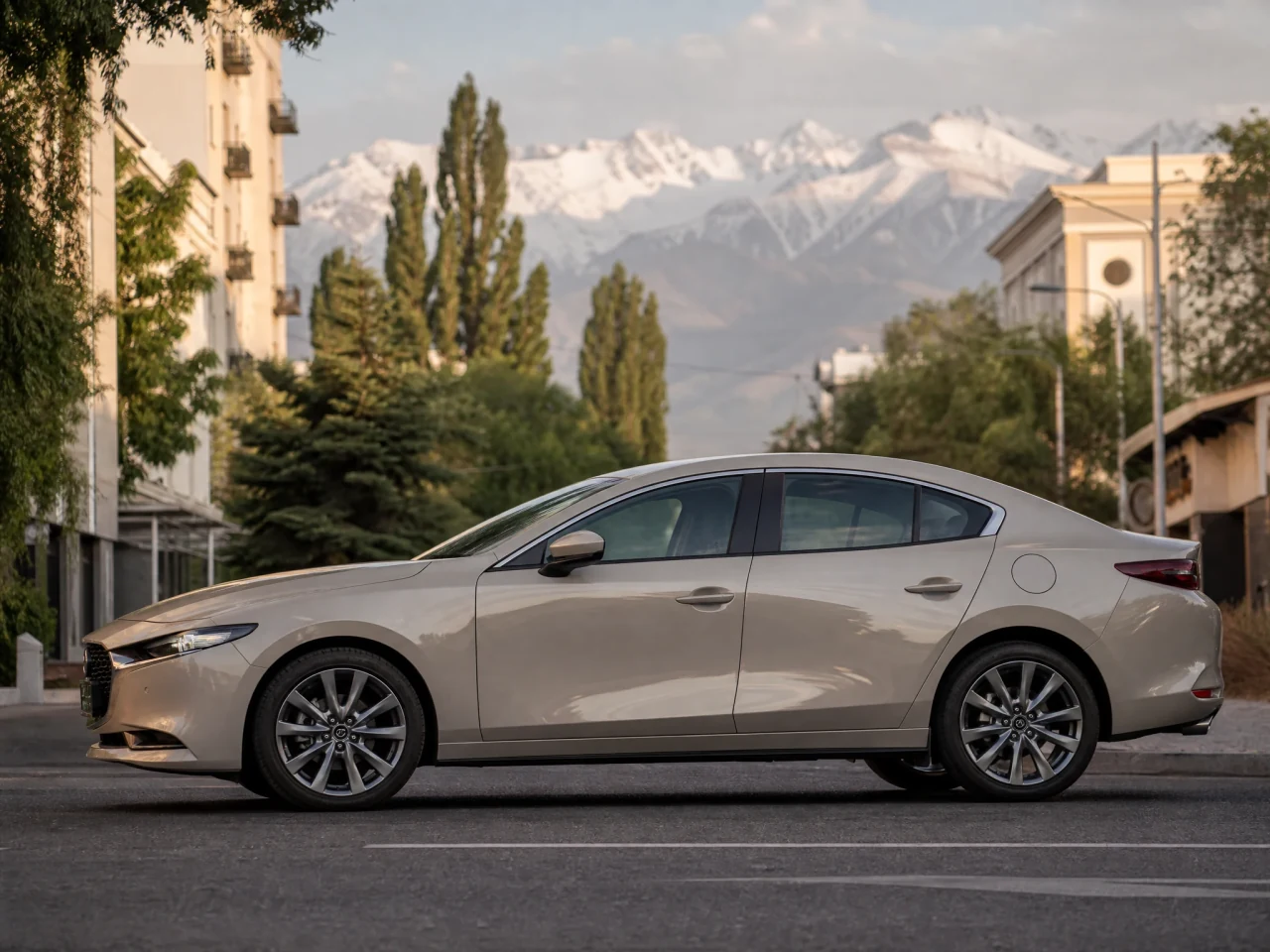Mazda 3 — сбоку