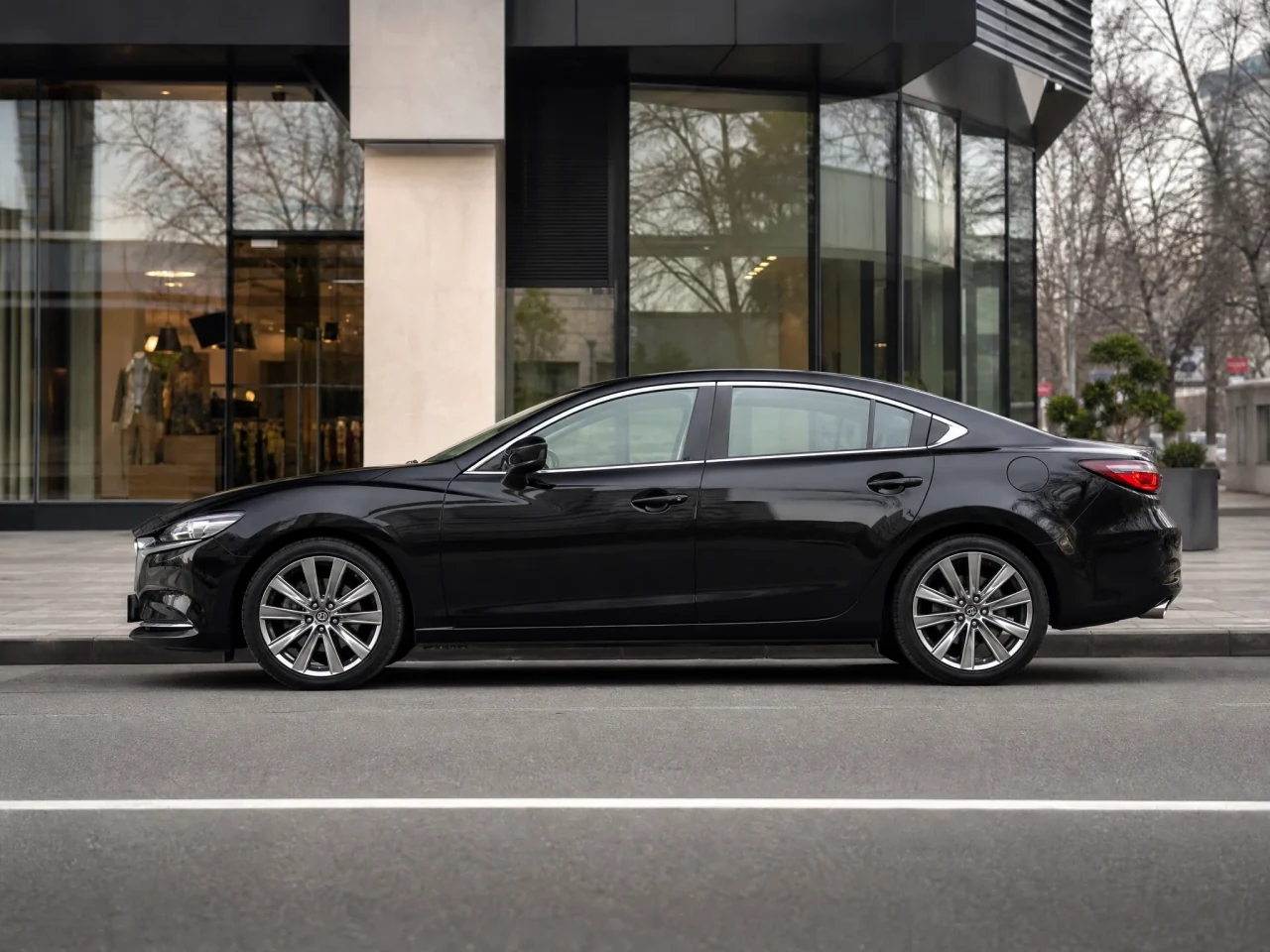 Mazda 6 — сбоку
