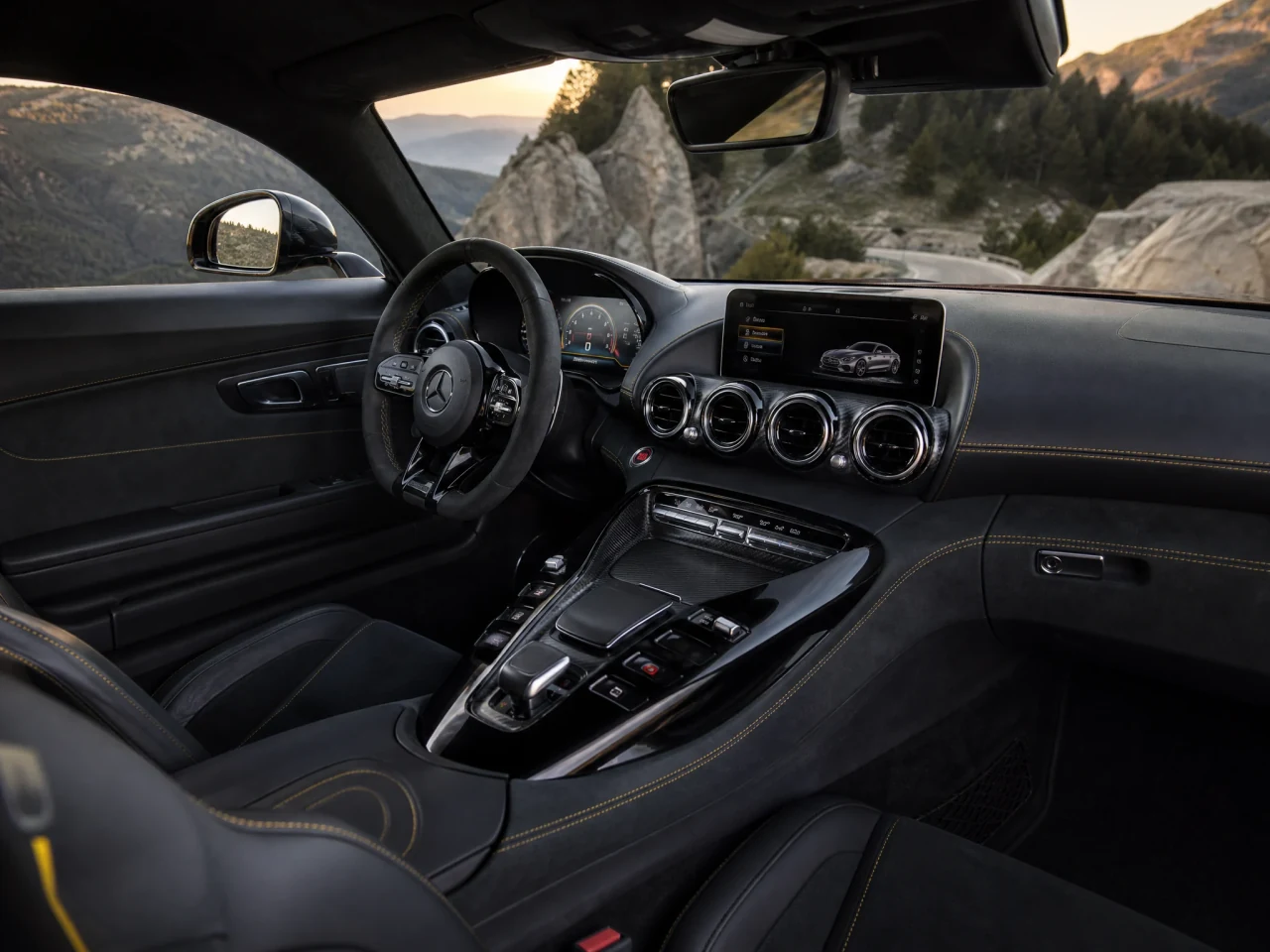Mercedes-AMG GT — салон