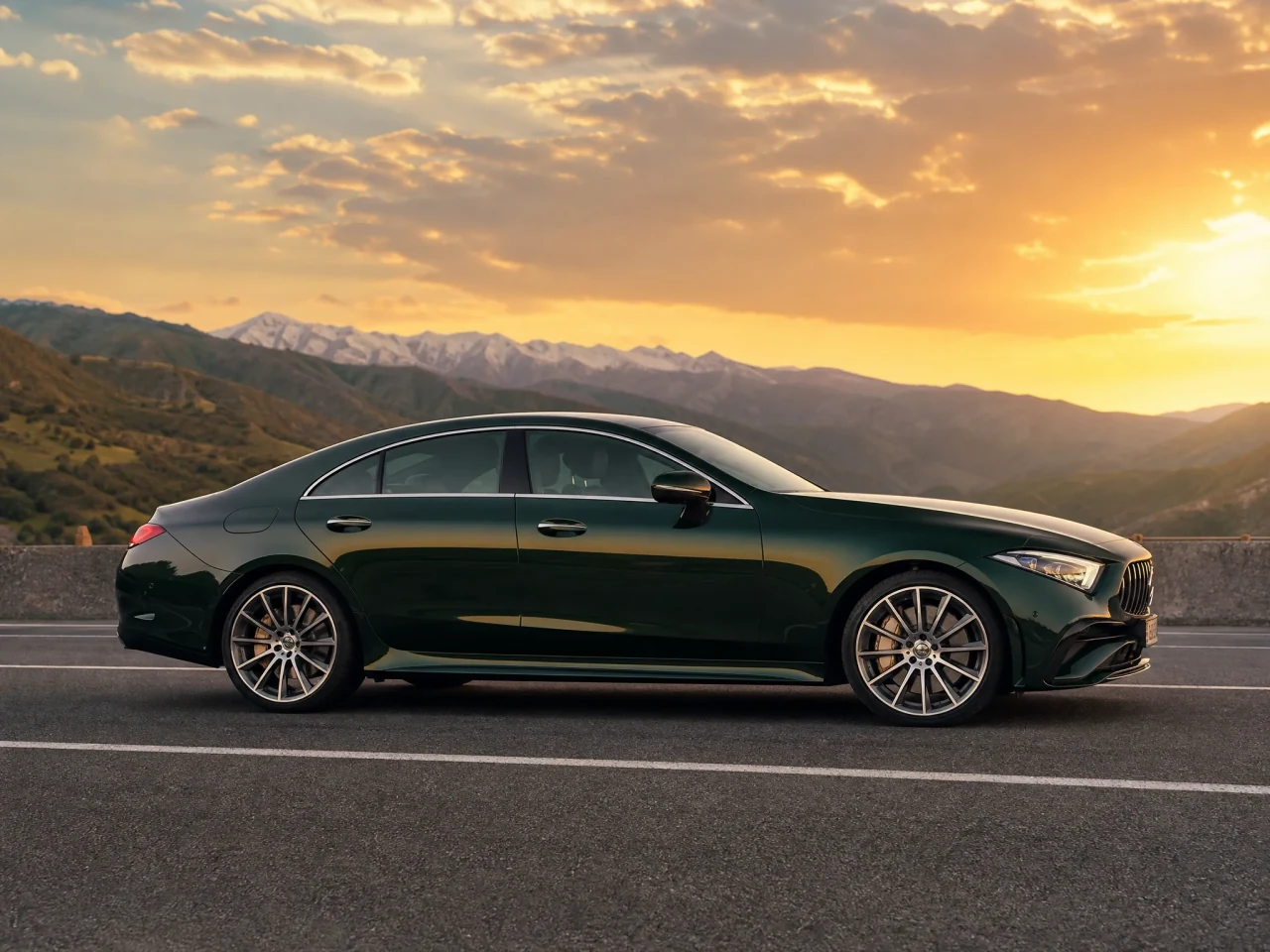 Mercedes-Benz CLS — сбоку
