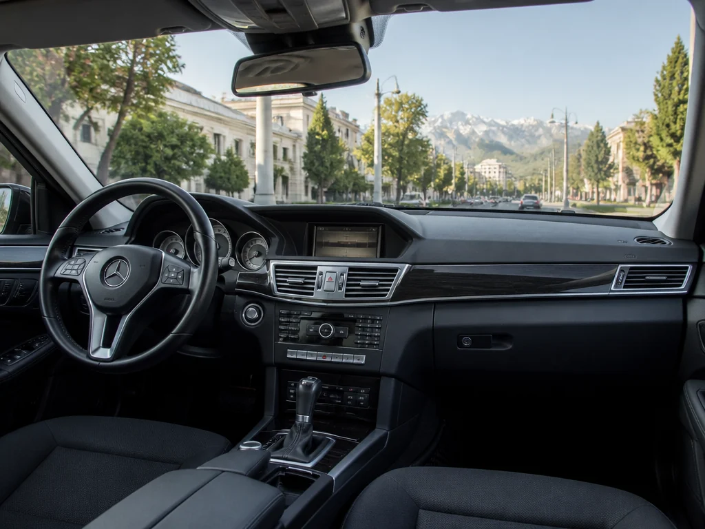 Mercedes-Benz E-Class 2015 — салон