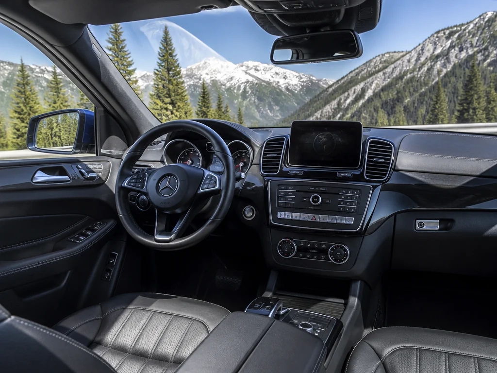 Mercedes-Benz GLE 2017 — салон