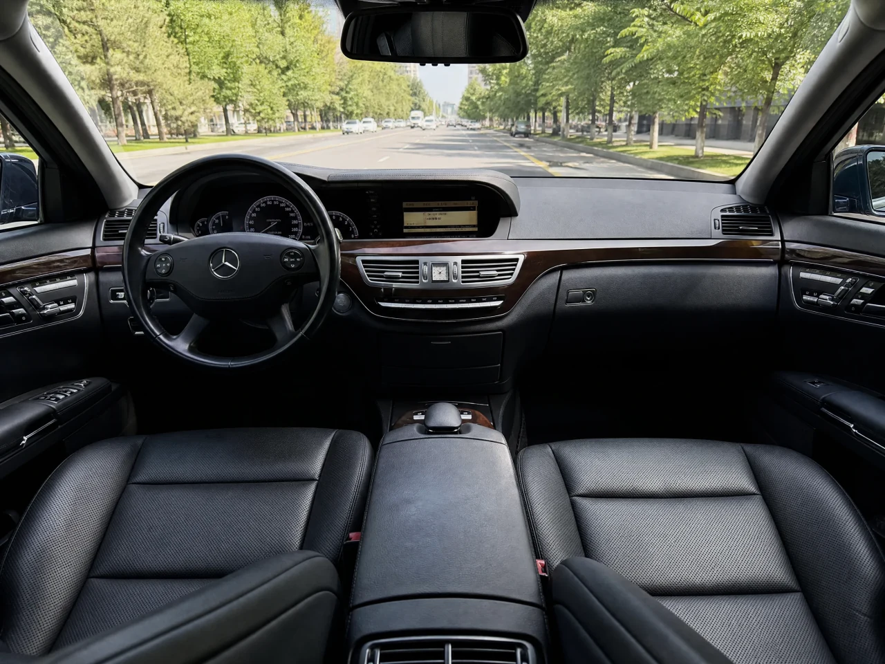 Mercedes-Benz S-Class W221 — interior