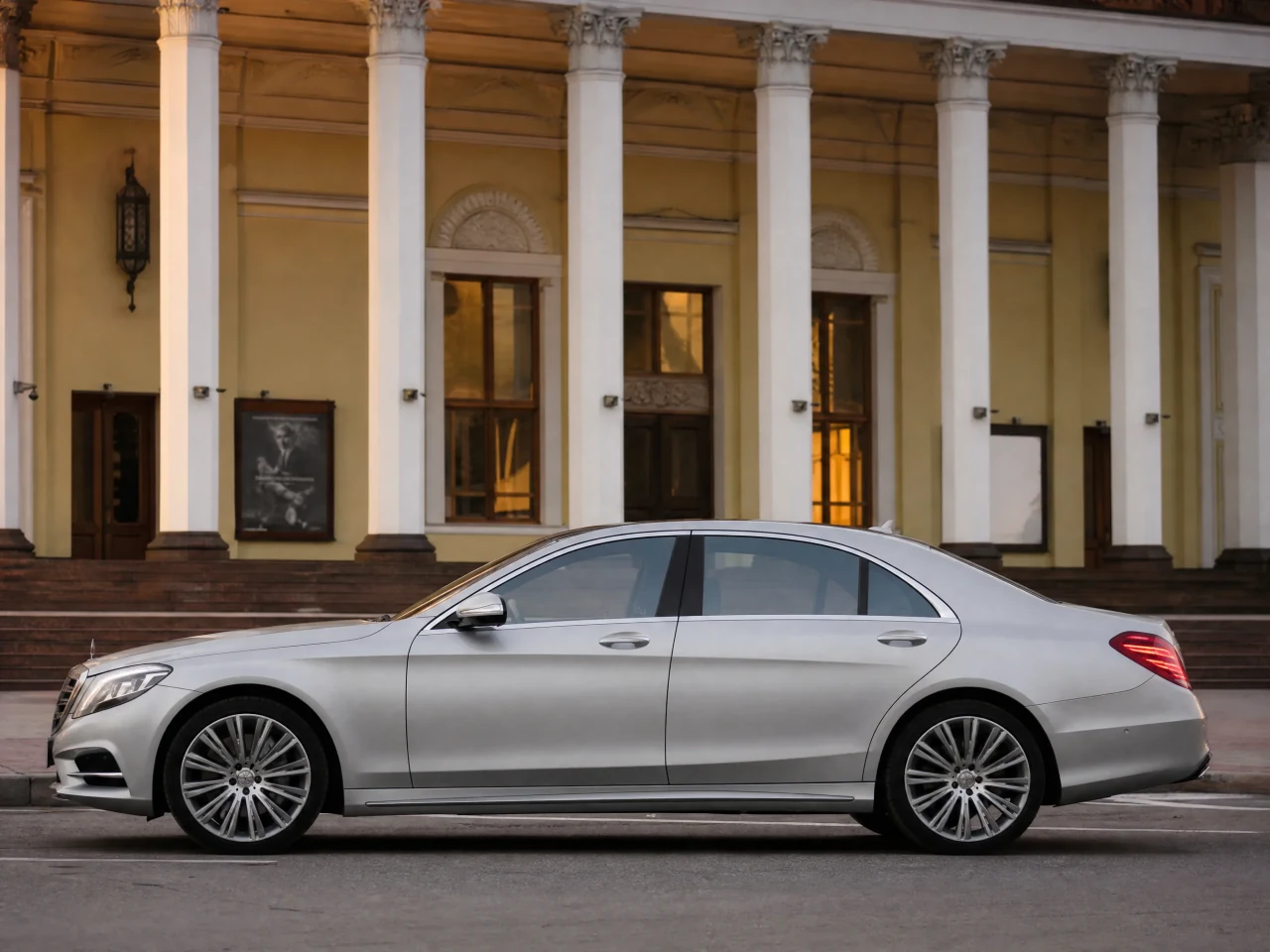 Mercedes-Benz S-Class W222 — сбоку