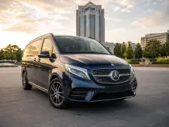 Mercedes-Benz V-Class 2023 — спереди