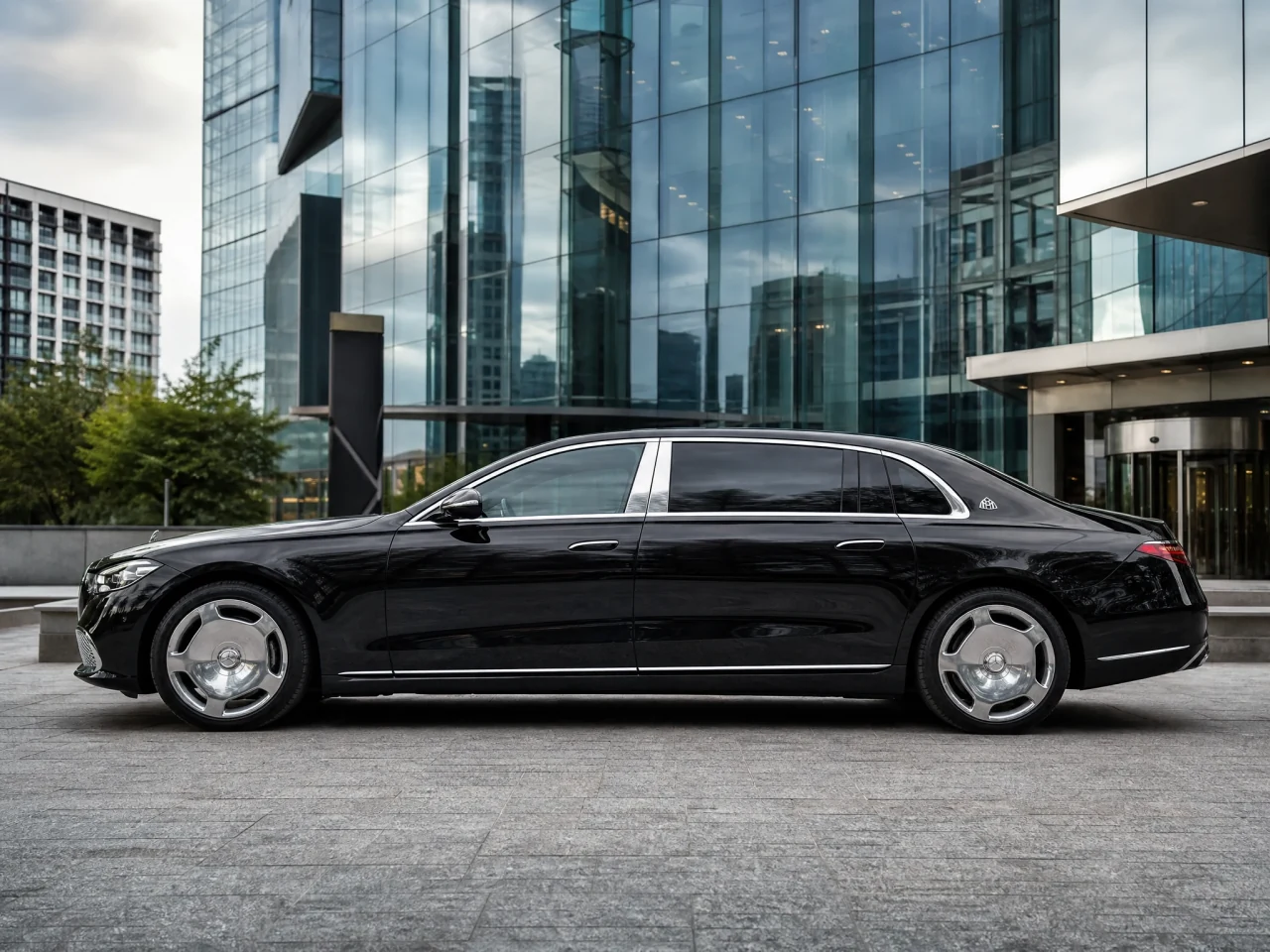 Mercedes-Maybach S680 — сбоку