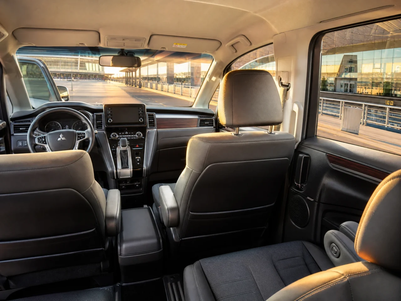 Mitsubishi Delica — салон
