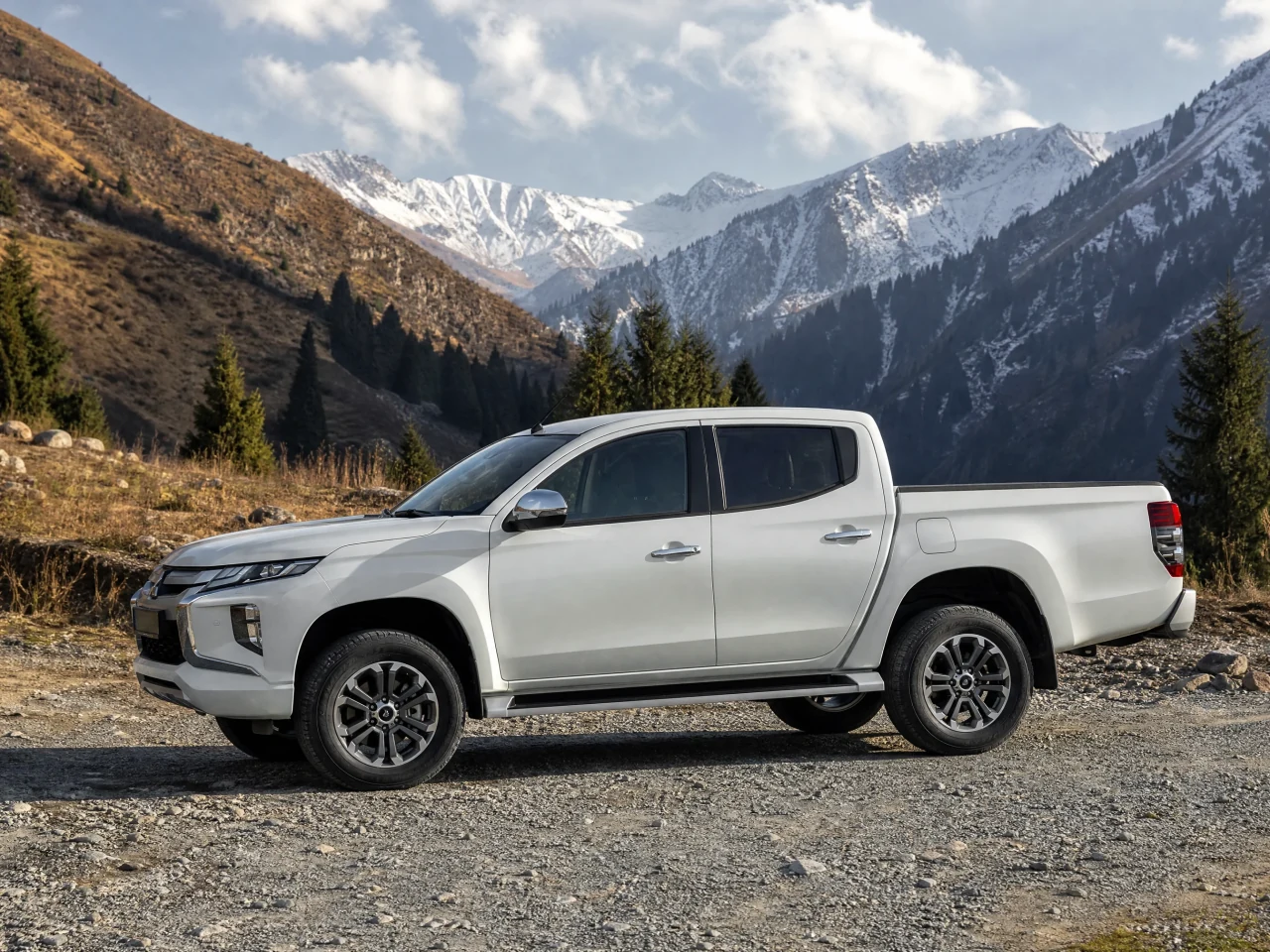 Mitsubishi L200 — сбоку