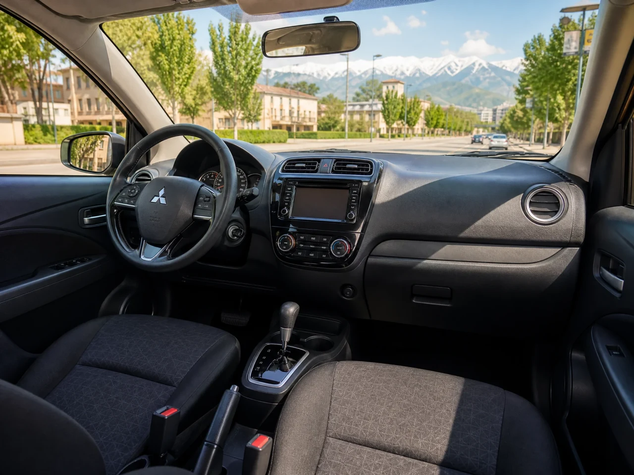Mitsubishi Mirage — салон
