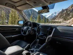 Mitsubishi Pajero 2015 — салон