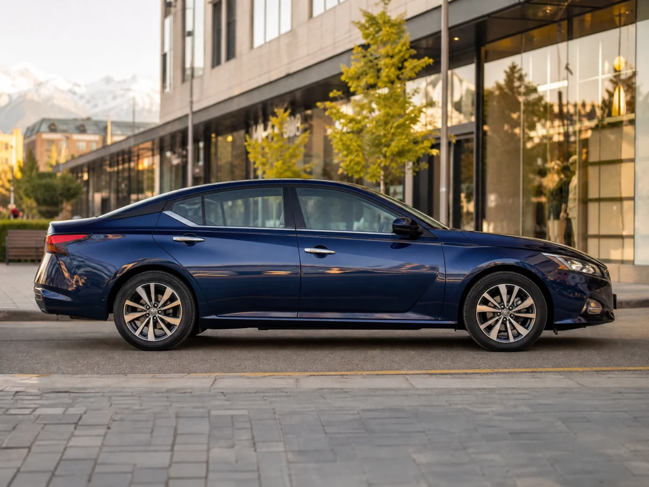 Nissan Altima — сбоку