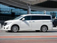 Nissan Elgrand 2018 — side