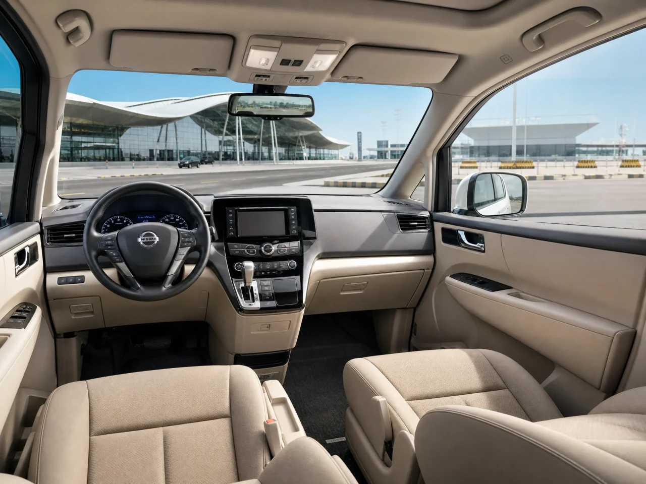 Nissan Elgrand — салон