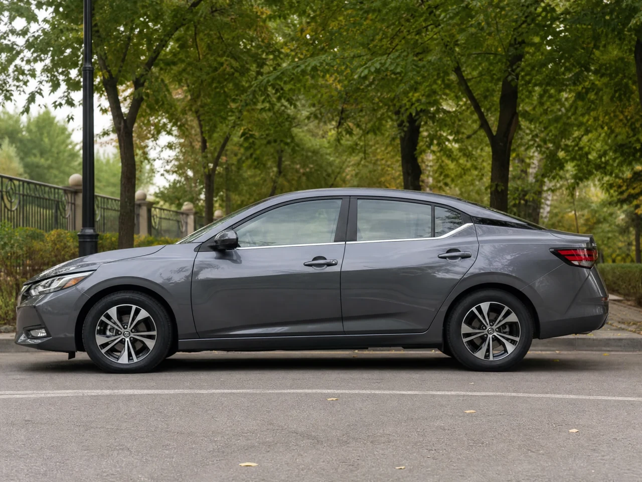 Nissan Sentra — сбоку