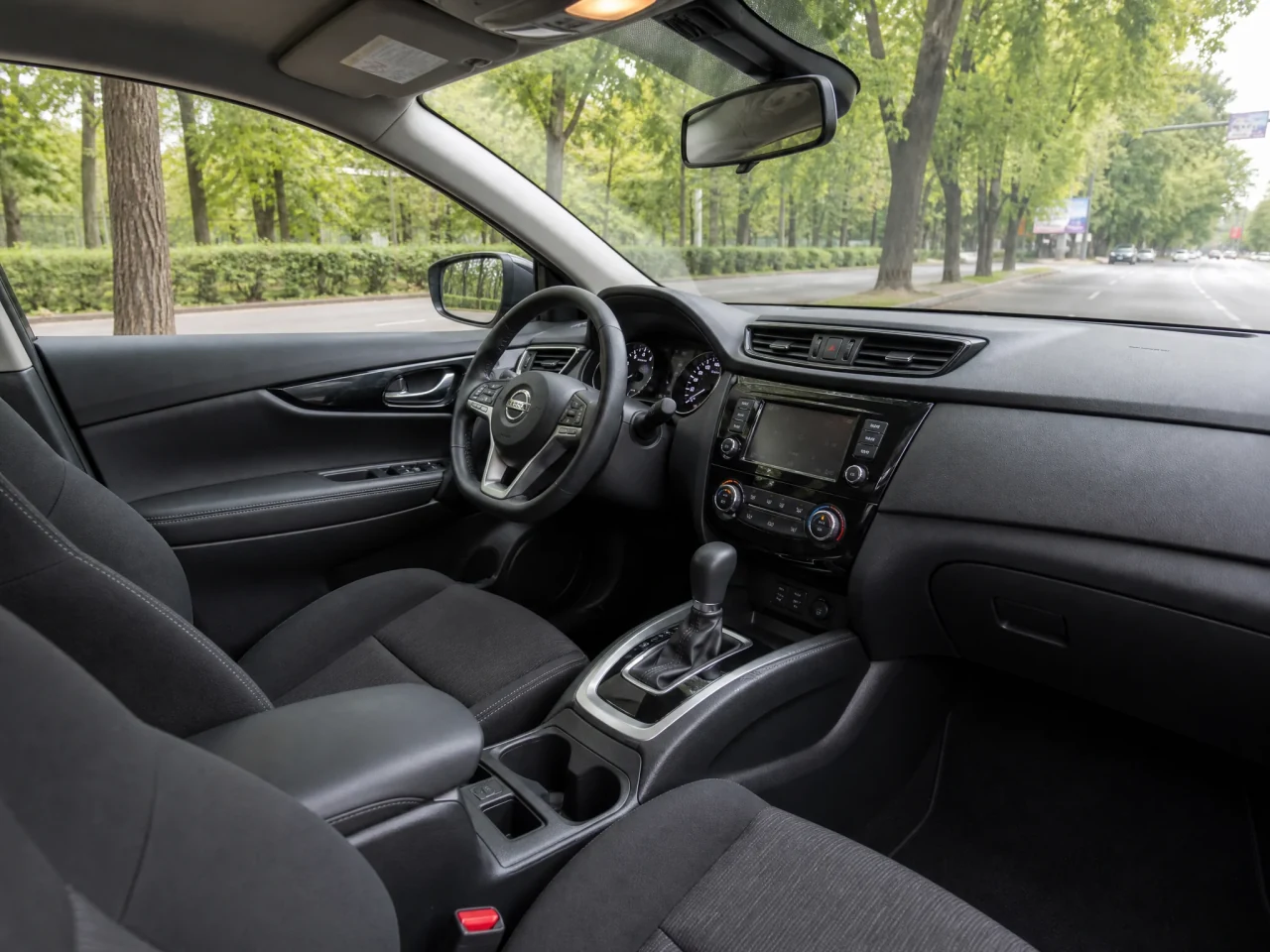 Nissan Sentra — салон
