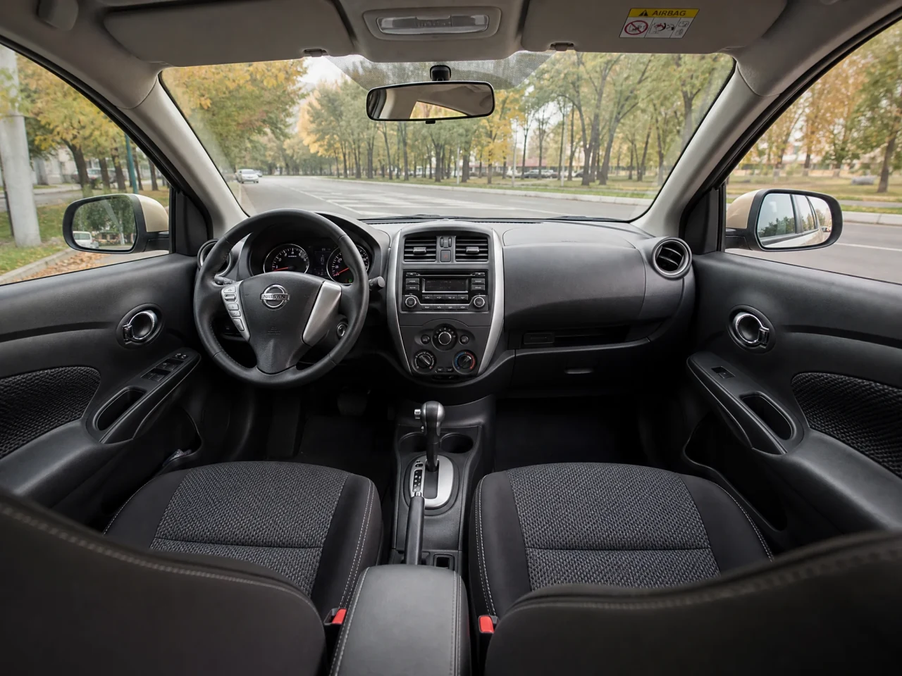 Nissan Versa — салон
