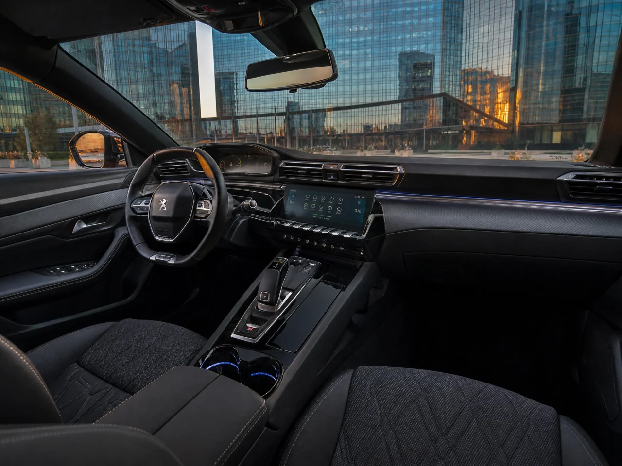 Peugeot 508 — салон