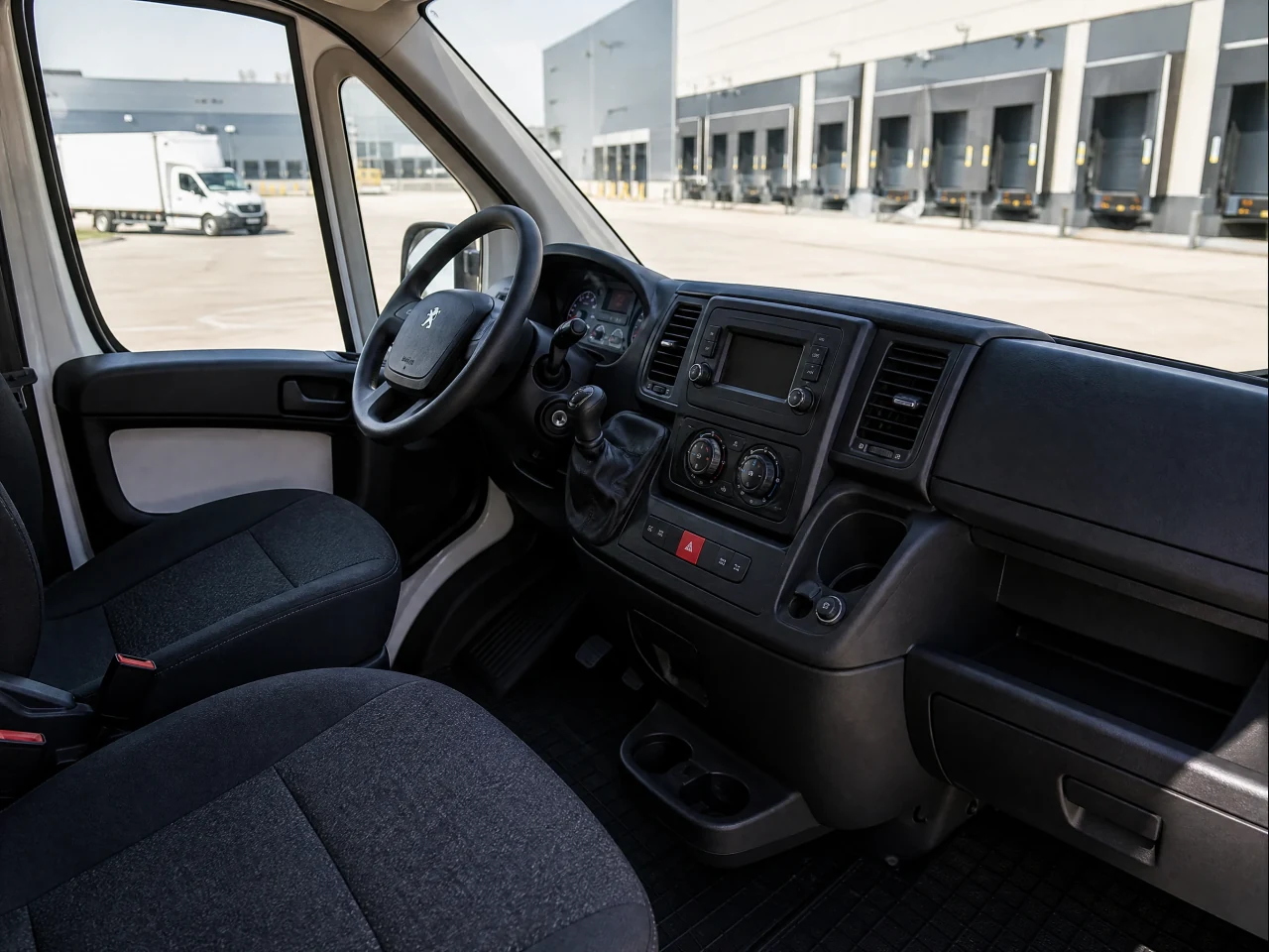 Peugeot Boxer — салон