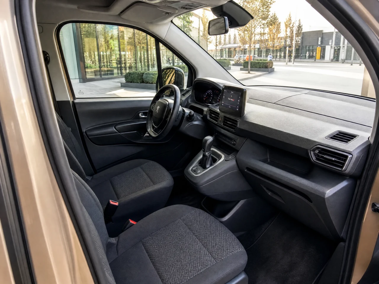 Peugeot Partner — салон