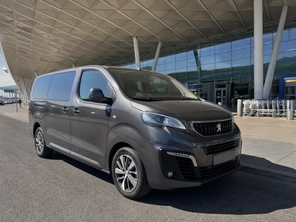 Peugeot Traveller — аренда в Алматы