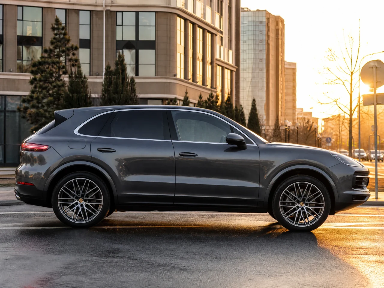 Porsche Cayenne — сбоку