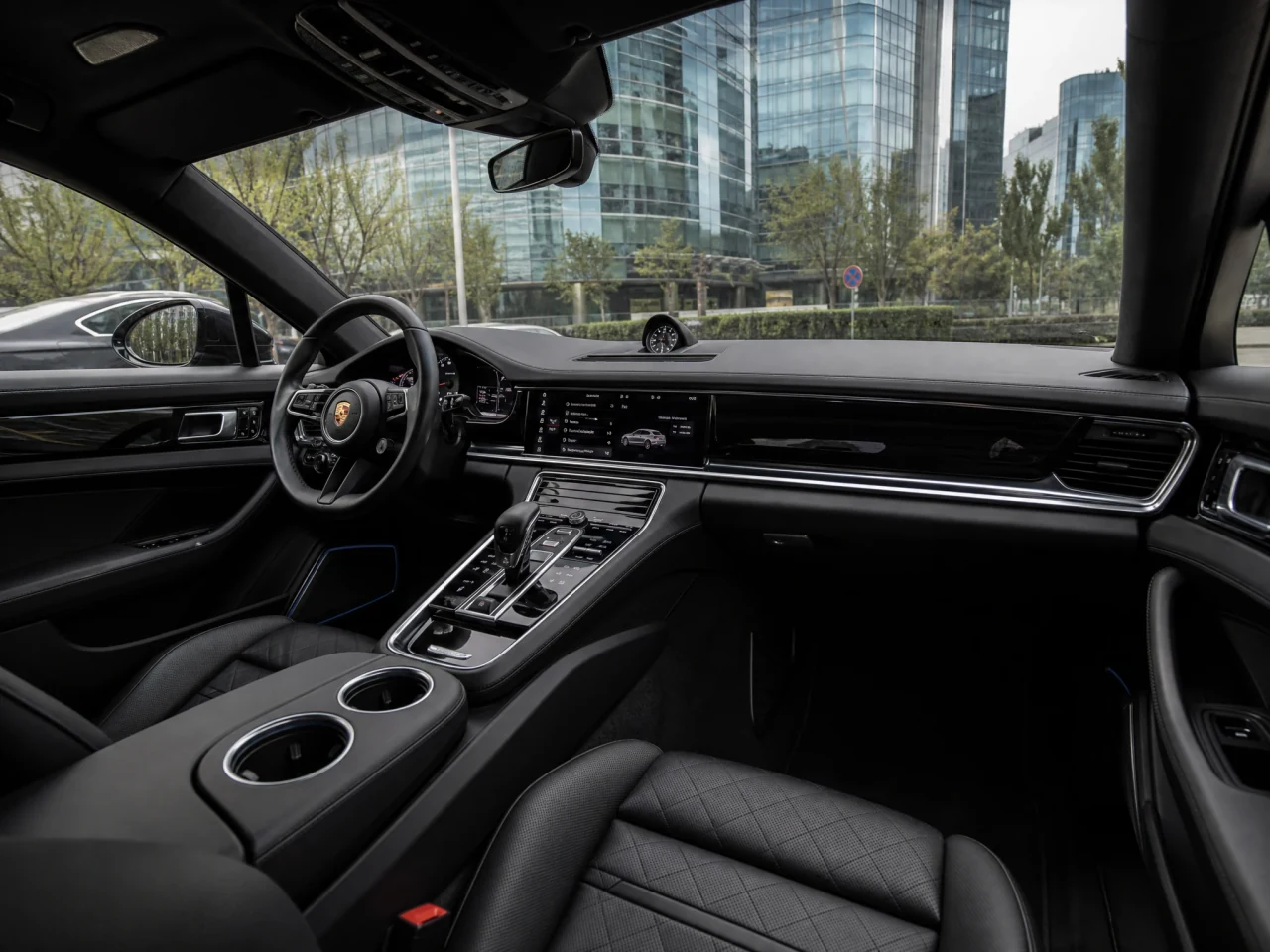 Porsche Panamera — салон