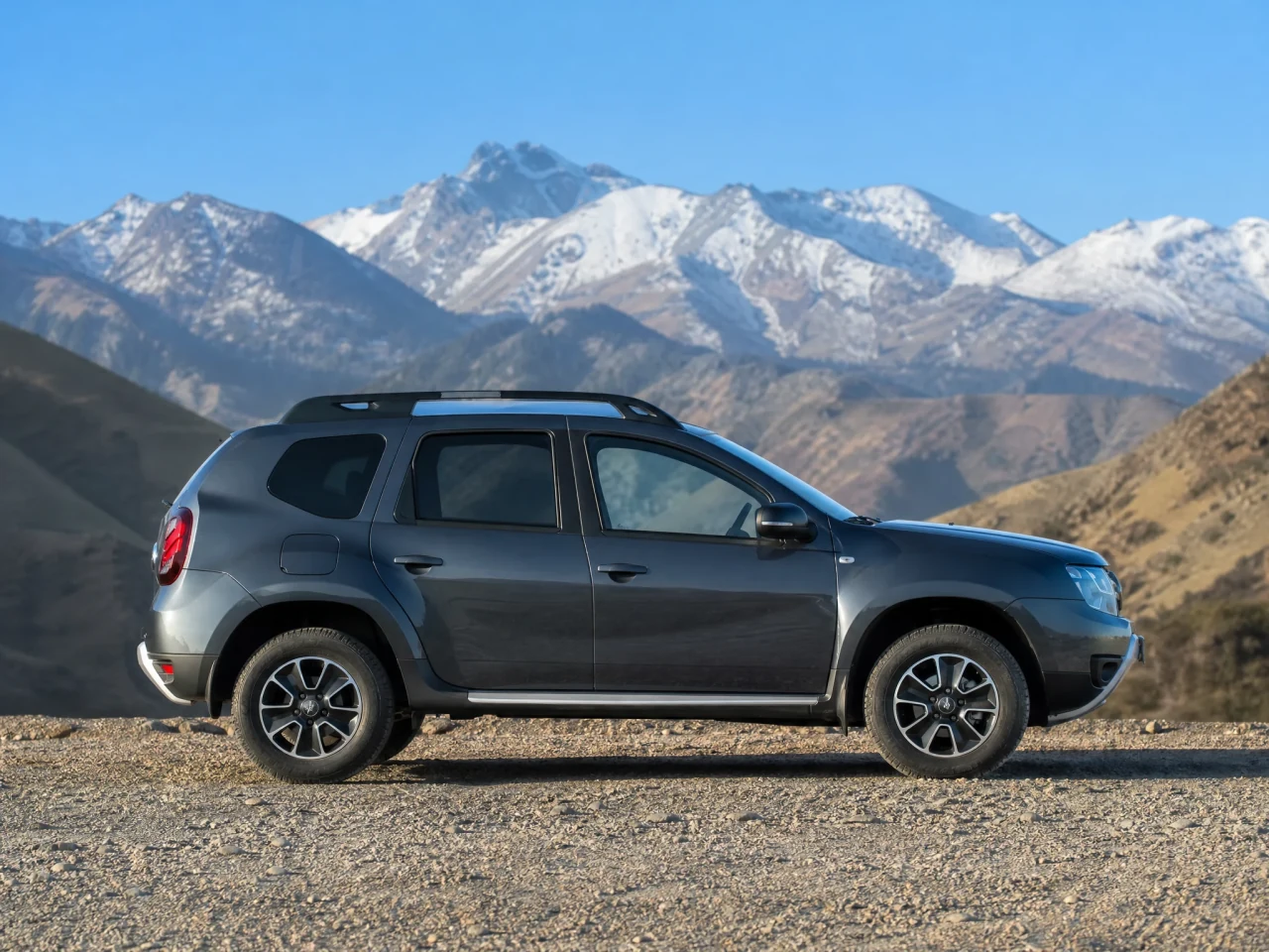 Renault Duster — сбоку