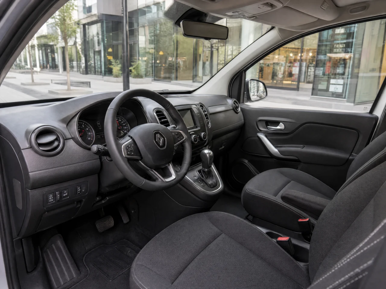 Renault Kangoo — салон