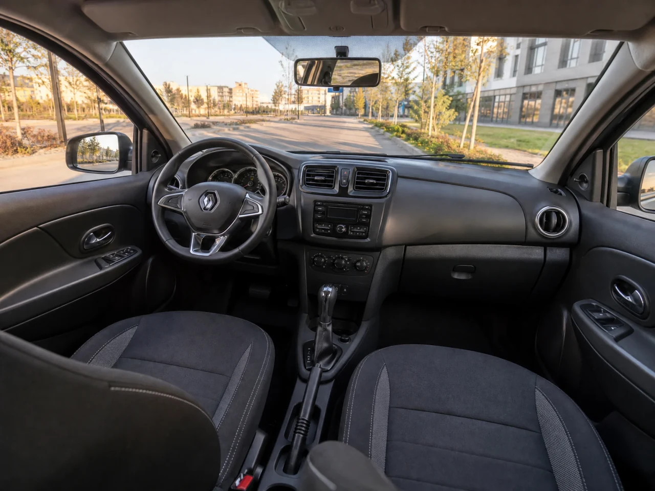 Renault Logan — салон