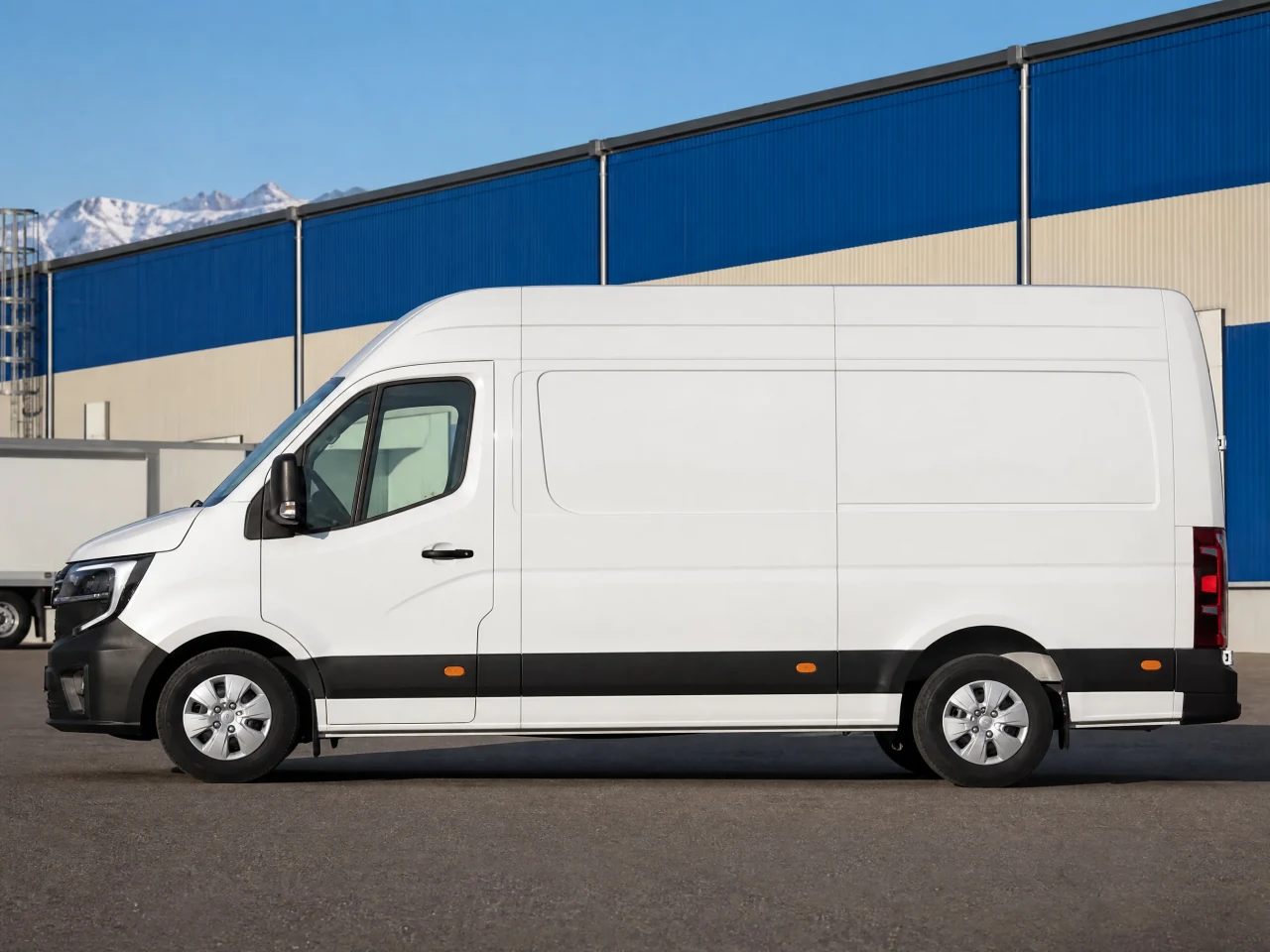 Renault Master — сбоку