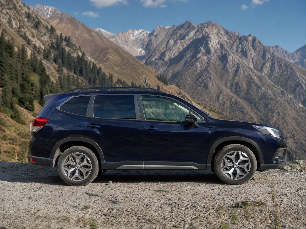 Subaru Forester — сбоку