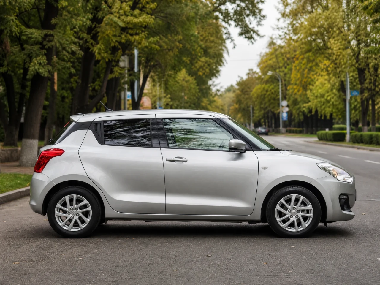 Suzuki Swift — сбоку