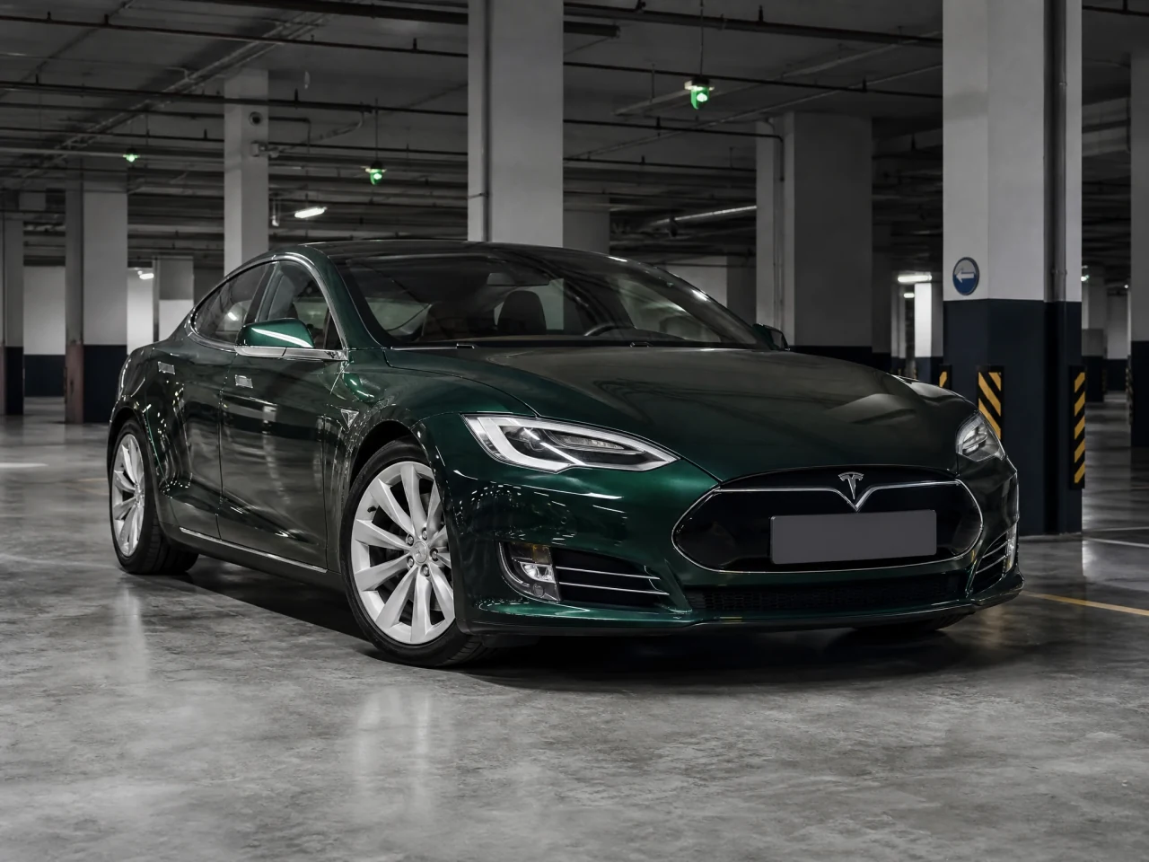 Tesla Model S — аренда в Алматы