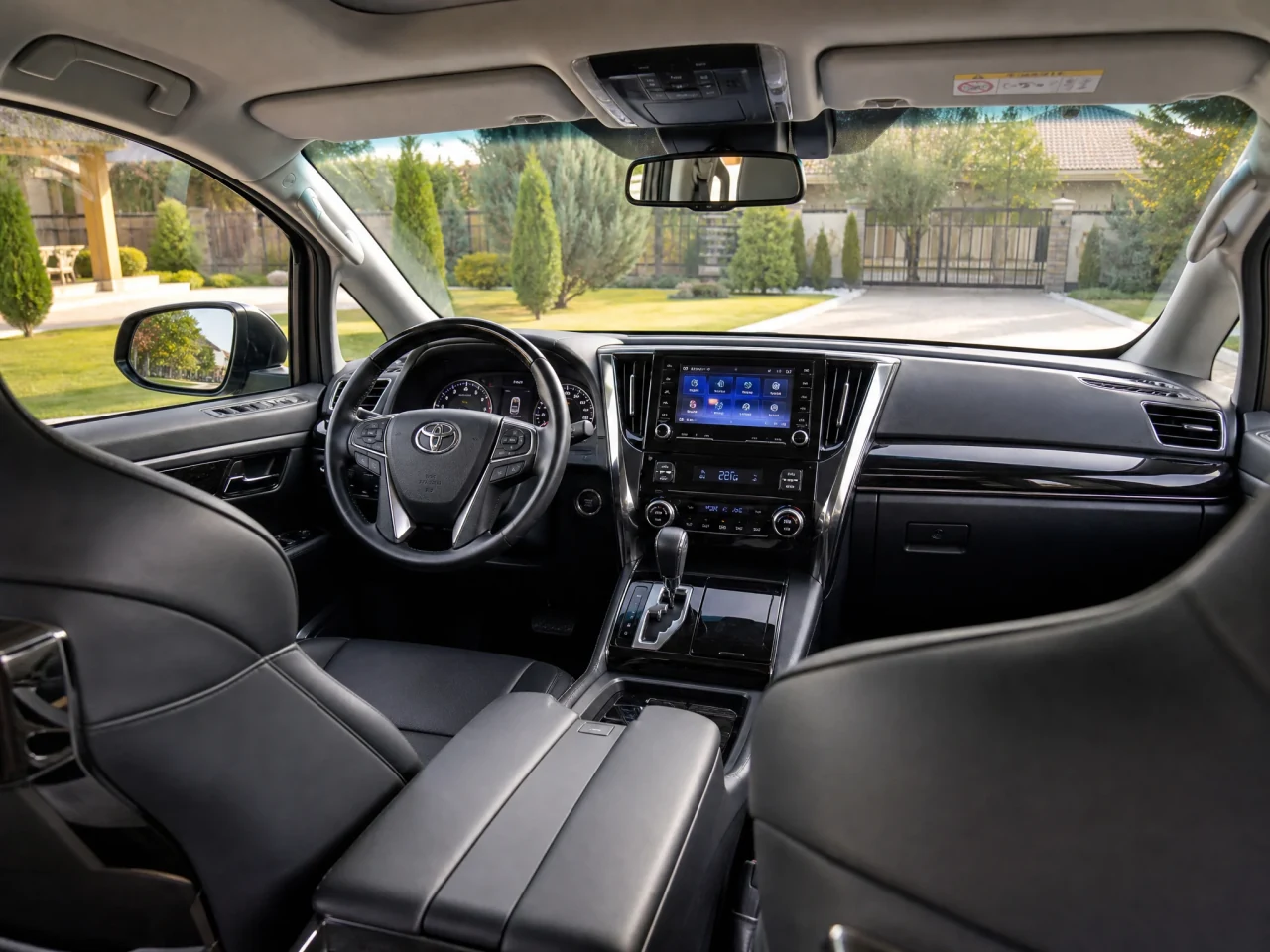 Toyota Alphard — салон