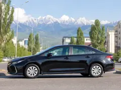 Toyota Corolla 2024 — side view