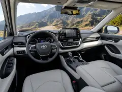 Toyota Highlander 2021 — салон