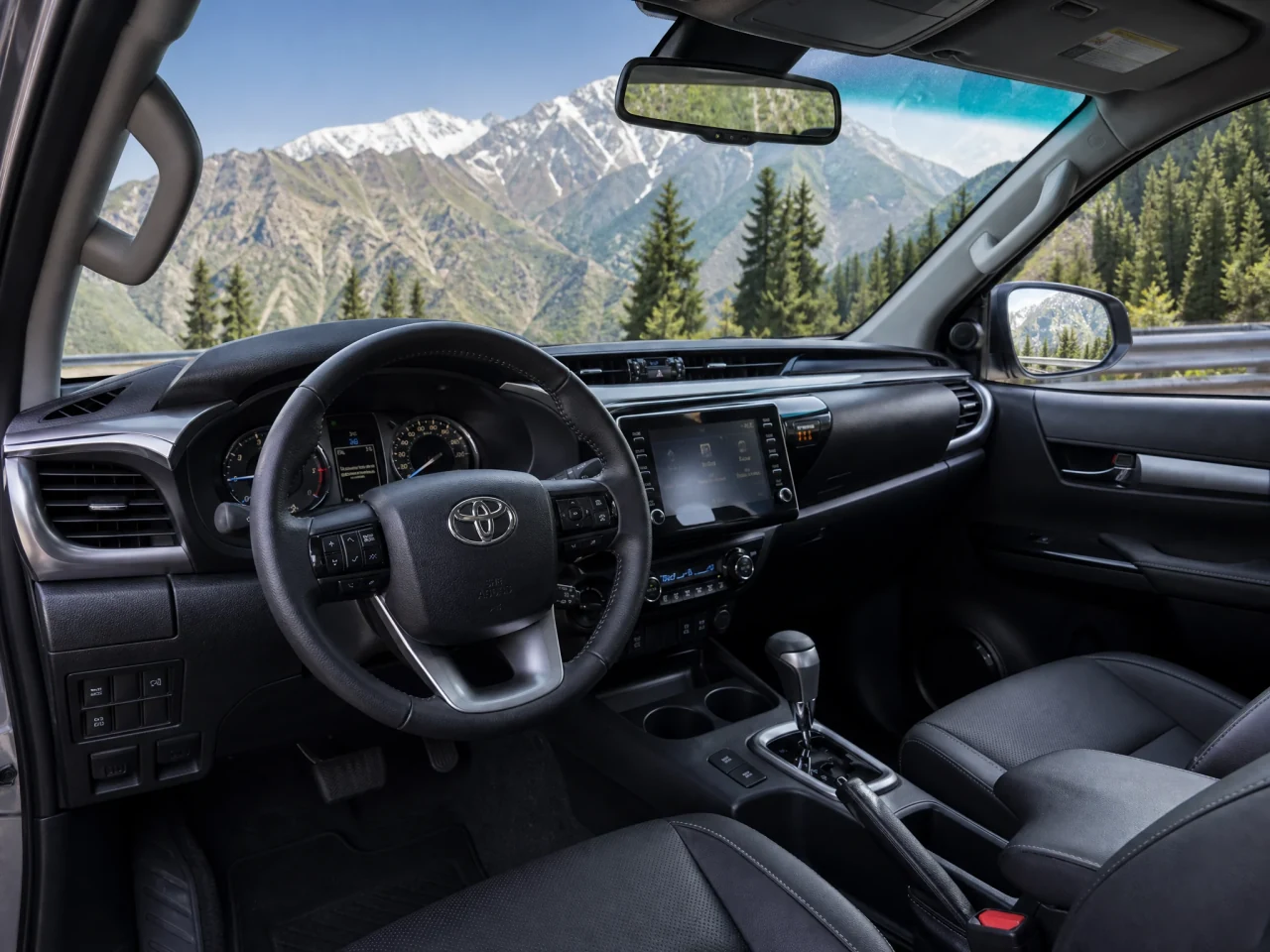 Toyota Hilux — салон
