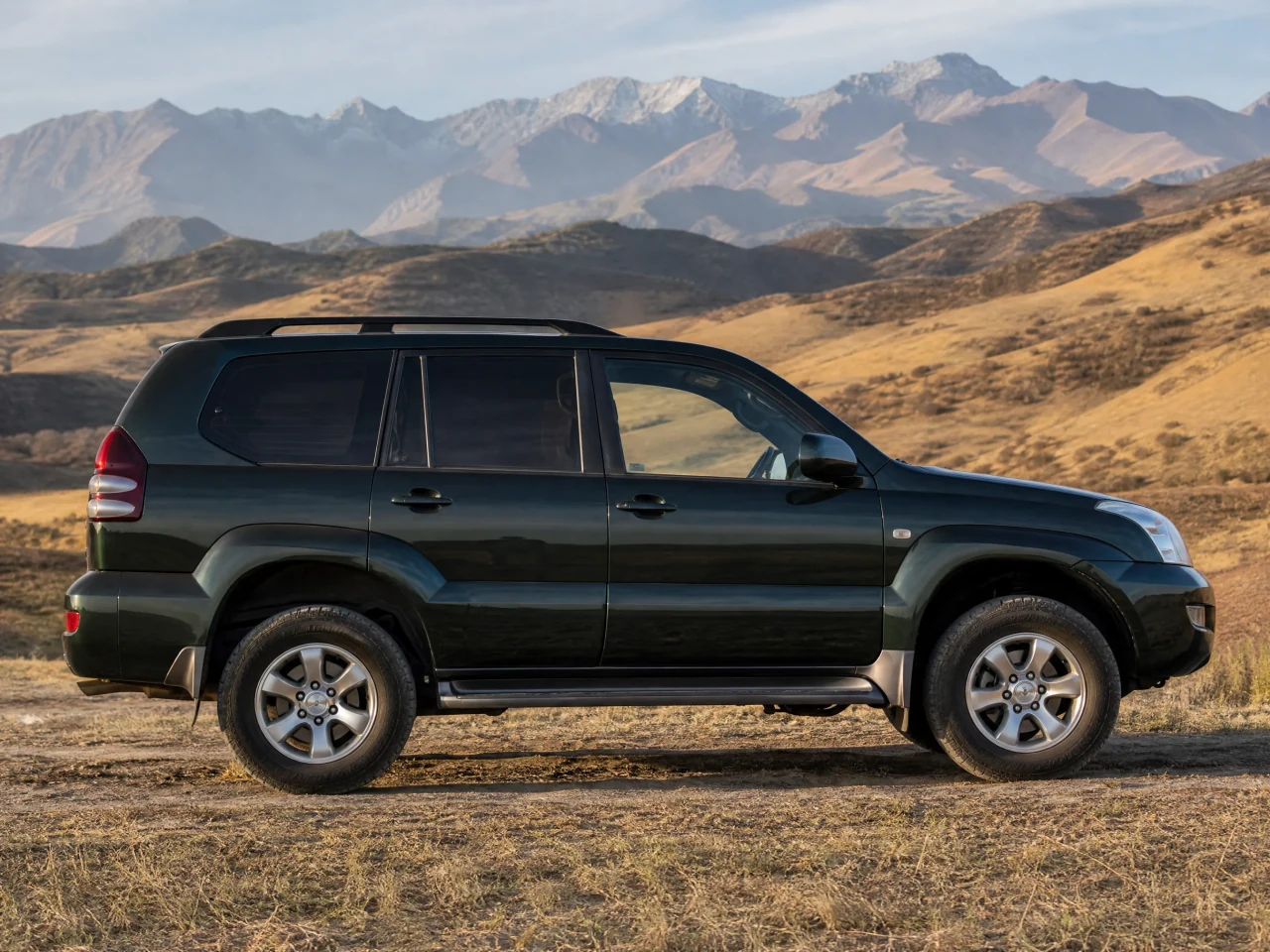 Toyota Land Cruiser Prado 120 — side view