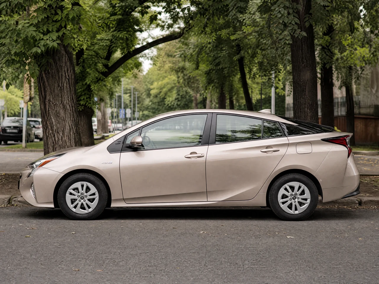 Toyota Prius — сбоку