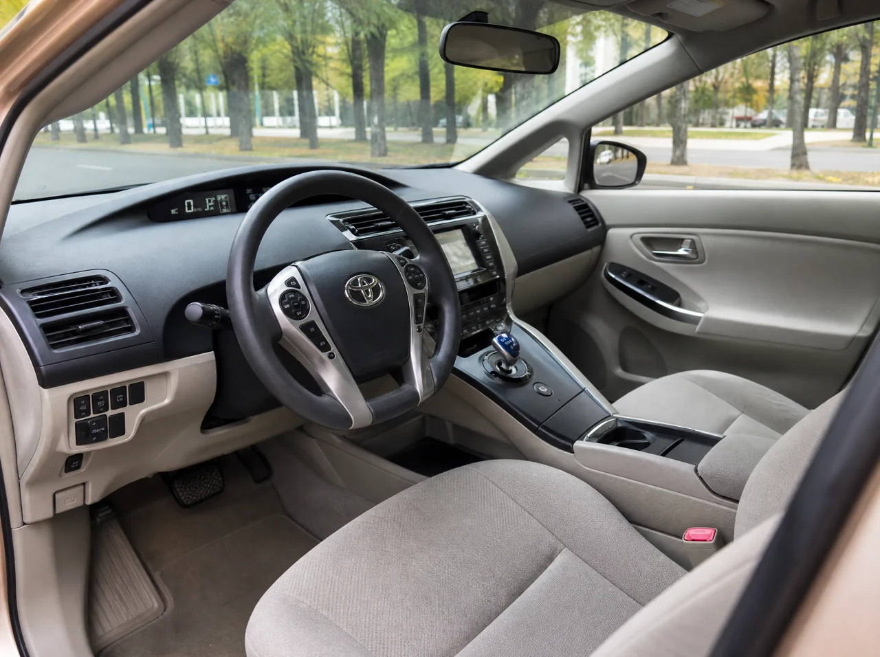 Toyota Prius — салон