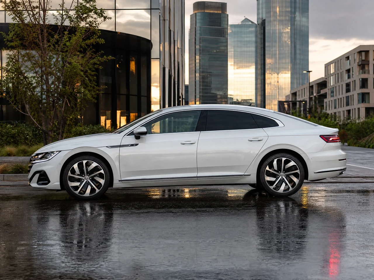 Volkswagen Arteon — сбоку