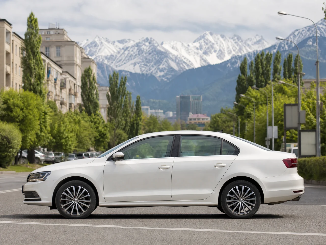 Volkswagen Jetta — сбоку
