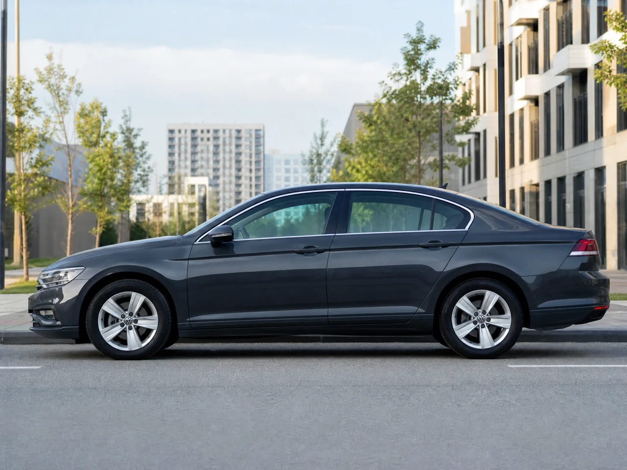 Volkswagen Passat — сбоку
