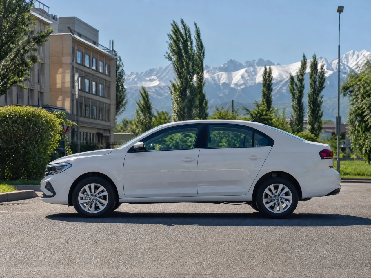 Volkswagen Polo — сбоку