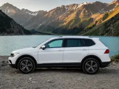 Volkswagen Tiguan 2021 — сбоку